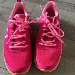 Under Armor Sneakers Tennis Shoes Size 7 Athletic Shoes